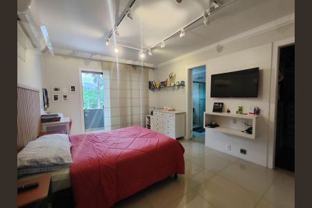 Casa de condomínio à venda com 320m², 4 quartos e 6 vagas Casa de condomínio à venda com 320m², 4 quartos e 6 vagasSuíte 2