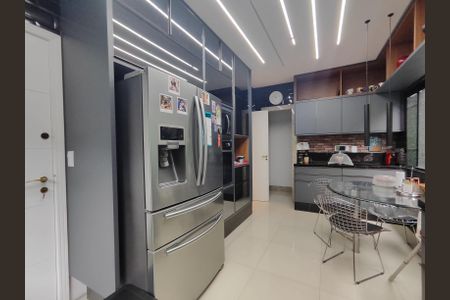 Casa de condomínio à venda com 320m², 4 quartos e 6 vagas Casa de condomínio à venda com 320m², 4 quartos e 6 vagasCozinha