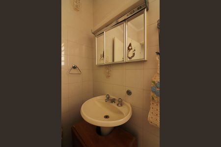 Casa à venda com 289m², 3 quartos e 4 vagasBanheiro Social