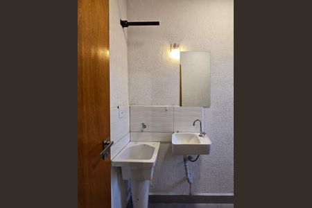 Banheiro Social de kitnet/studio para alugar com 1 quarto, 16m² em Assunção, São Bernardo do Campo