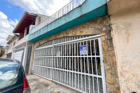 Casa à venda com 161m², 3 quartos e 2 vagas Casa à venda com 161m², 3 quartos e 2 vagasFachada