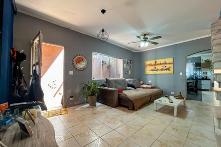 Casa à venda com 161m², 3 quartos e 2 vagas Casa à venda com 161m², 3 quartos e 2 vagasSala