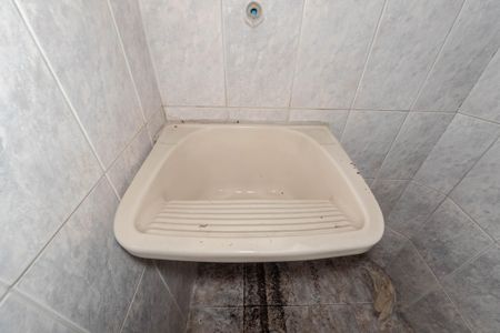 Apartamento à venda com 106m², 2 quartos e sem vaga Apartamento à venda com 106m², 2 quartos e sem vagaBanheiro de serviço