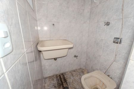 Apartamento à venda com 106m², 2 quartos e sem vaga Apartamento à venda com 106m², 2 quartos e sem vagaBanheiro de serviço