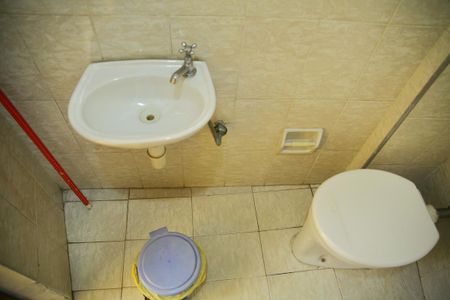 Casa à venda com 200m², 2 quartos e 2 vagasBanheiro casa 2 