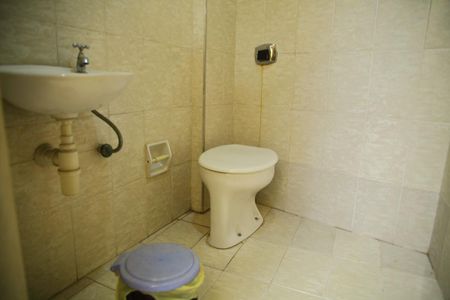 Casa à venda com 200m², 2 quartos e 2 vagasBanheiro casa 2 