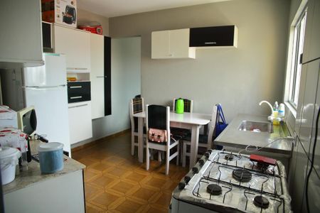 Casa à venda com 200m², 2 quartos e 2 vagasCozinha casa 3 