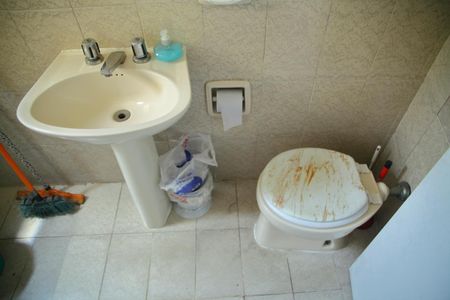 Casa à venda com 200m², 2 quartos e 2 vagasBanheiro casa 3 