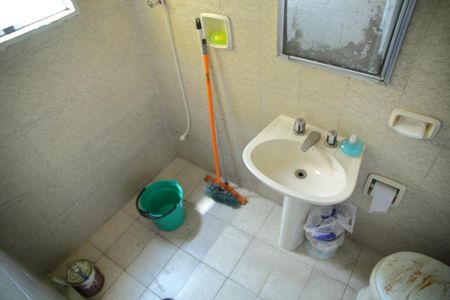 Casa à venda com 200m², 2 quartos e 2 vagasBanheiro casa 3 