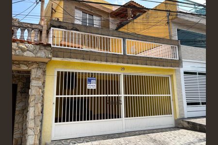 Casa à venda com 200m², 2 quartos e 2 vagasFachada