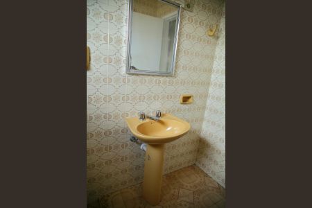 Casa à venda com 200m², 2 quartos e 2 vagasBanheiro casa 1 