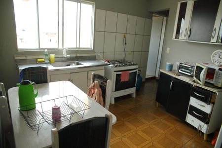 Casa à venda com 200m², 2 quartos e 2 vagasCozinha casa 3 