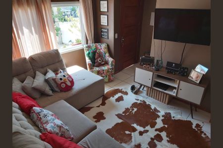 Sala de casa de condomínio à venda com 3 quartos, 90m² em Hípica, Porto Alegre