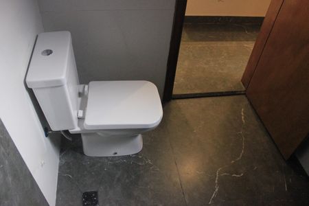 Casa para alugar com 125m², 3 quartos e 2 vagasBanheiro social dos quartos