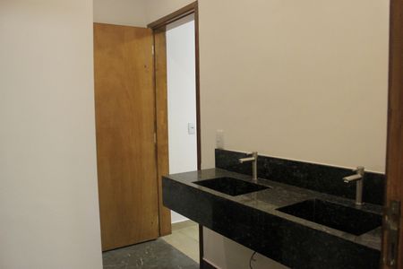 Casa para alugar com 125m², 3 quartos e 2 vagasBanheiro social dos quartos