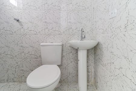 Banheiro de kitnet/studio para alugar com 1 quarto, 14m² em Vila Tiradentes, São Paulo