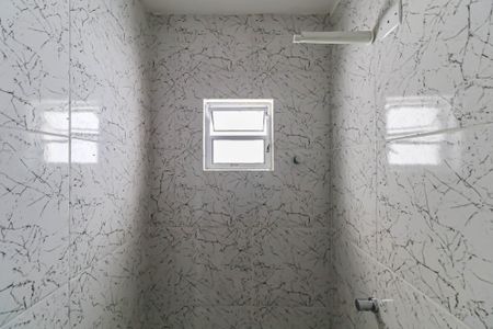 Banheiro de kitnet/studio para alugar com 1 quarto, 14m² em Vila Tiradentes, São Paulo