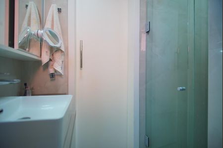 Banheiro da Suíte de apartamento para alugar com 2 quartos, 162m² em Passo D’areia, Porto Alegre