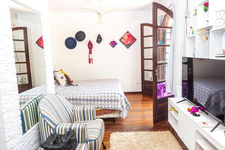 Casa à venda com 300m², 4 quartos e 5 vagas Casa à venda com 300m², 4 quartos e 5 vagasQuarto 2