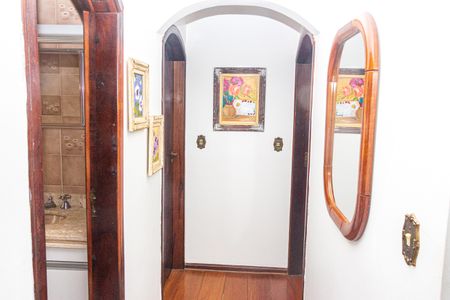 Casa à venda com 300m², 4 quartos e 5 vagas Casa à venda com 300m², 4 quartos e 5 vagasCorredor