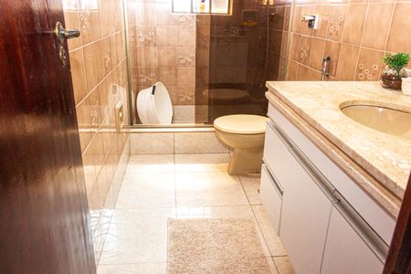 Casa à venda com 300m², 4 quartos e 5 vagas Casa à venda com 300m², 4 quartos e 5 vagasBanheiro