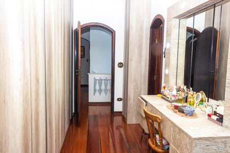 Casa à venda com 300m², 4 quartos e 5 vagas Casa à venda com 300m², 4 quartos e 5 vagasCloset da Suíte master