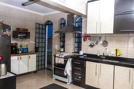 Casa à venda com 300m², 4 quartos e 5 vagas Casa à venda com 300m², 4 quartos e 5 vagasCozinha