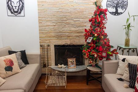 Casa à venda com 300m², 4 quartos e 5 vagas Casa à venda com 300m², 4 quartos e 5 vagasSala