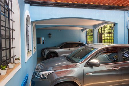 Casa à venda com 300m², 4 quartos e 5 vagas Casa à venda com 300m², 4 quartos e 5 vagasGaragem