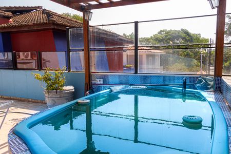 Casa à venda com 300m², 4 quartos e 5 vagas Casa à venda com 300m², 4 quartos e 5 vagasPiscina