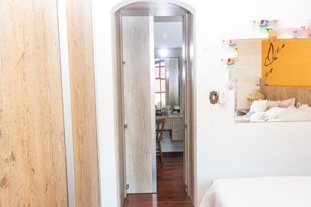 Casa à venda com 300m², 4 quartos e 5 vagas Casa à venda com 300m², 4 quartos e 5 vagasSuíte master