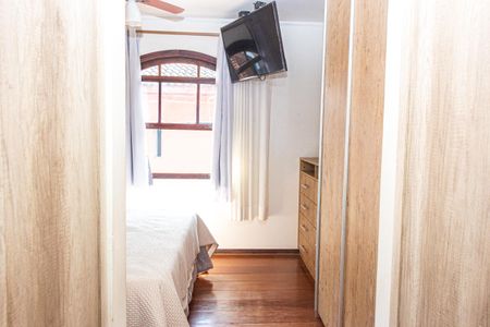 Casa à venda com 300m², 4 quartos e 5 vagas Casa à venda com 300m², 4 quartos e 5 vagasSuíte master