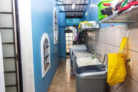 Casa à venda com 300m², 4 quartos e 5 vagas Casa à venda com 300m², 4 quartos e 5 vagasÁrea de Serviço