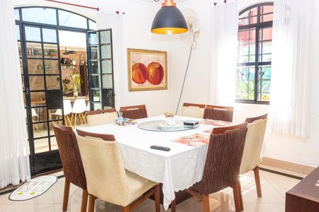 Sala de Jantar de casa à venda com 4 quartos, 300m² em Jardim Santa Helena, São Paulo