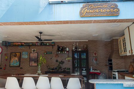 Casa à venda com 300m², 4 quartos e 5 vagas Casa à venda com 300m², 4 quartos e 5 vagasEspaço Gourmet