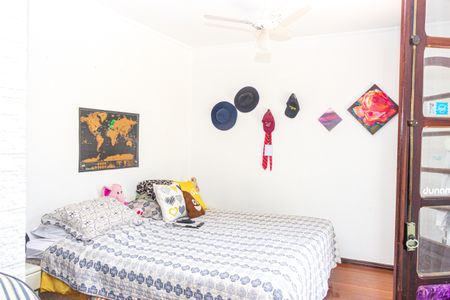 Casa à venda com 300m², 4 quartos e 5 vagas Casa à venda com 300m², 4 quartos e 5 vagasQuarto 2