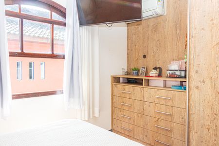 Casa à venda com 300m², 4 quartos e 5 vagas Casa à venda com 300m², 4 quartos e 5 vagasSuíte master