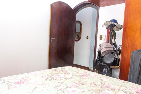 Casa à venda com 300m², 4 quartos e 5 vagas Casa à venda com 300m², 4 quartos e 5 vagasQuarto 1