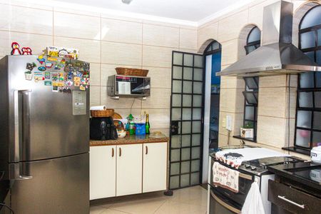 Casa à venda com 300m², 4 quartos e 5 vagas Casa à venda com 300m², 4 quartos e 5 vagasCozinha