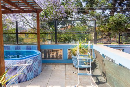 Casa à venda com 300m², 4 quartos e 5 vagas Casa à venda com 300m², 4 quartos e 5 vagasPiscina