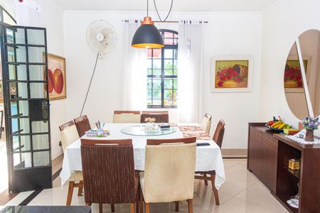 Sala de Jantar de casa à venda com 4 quartos, 300m² em Jardim Santa Helena, São Paulo