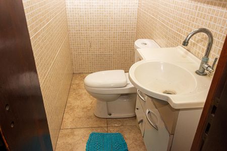 Casa à venda com 300m², 4 quartos e 5 vagas Casa à venda com 300m², 4 quartos e 5 vagasBanheiro de serviço