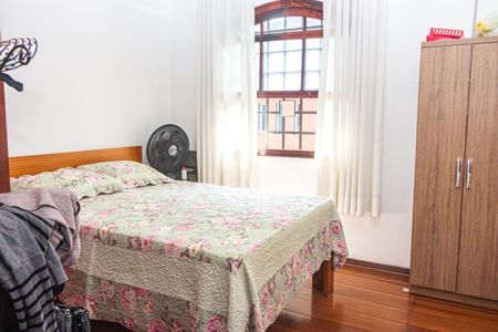 Casa à venda com 300m², 4 quartos e 5 vagas Casa à venda com 300m², 4 quartos e 5 vagasQuarto 1