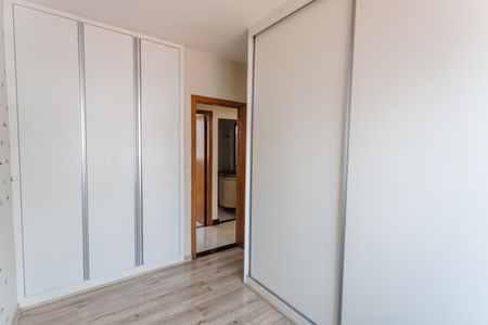 Quarto 1 de apartamento para alugar com 3 quartos, 79m² em Fernão Dias, Belo Horizonte