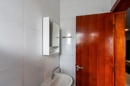 Banheiro de kitnet/studio para alugar com 1 quarto, 35m² em Cangaiba, São Paulo