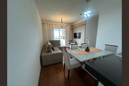 Sala de apartamento para alugar com 3 quartos, 85m² em Jardim Tupanci, Barueri