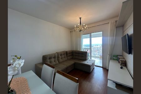 Sala de apartamento para alugar com 3 quartos, 85m² em Jardim Tupanci, Barueri