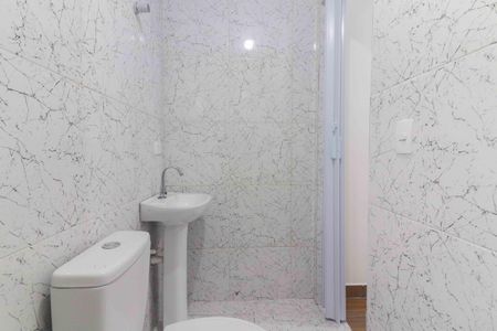 Banheiro de apartamento para alugar com 1 quarto, 13m² em Vila Tiradentes, São Paulo