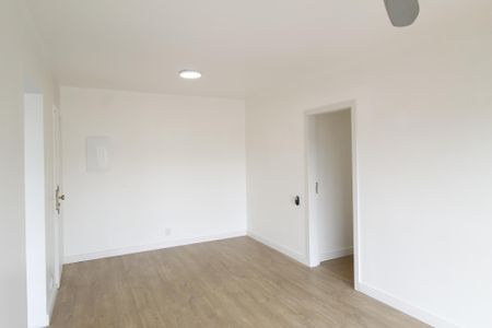 Sala de apartamento à venda com 3 quartos, 85m² em Santa Maria Goretti, Porto Alegre