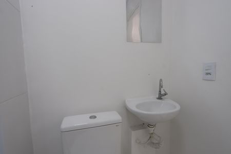 Banheiro de kitnet/studio para alugar com 1 quarto, 38m² em Vila Bela, São Paulo